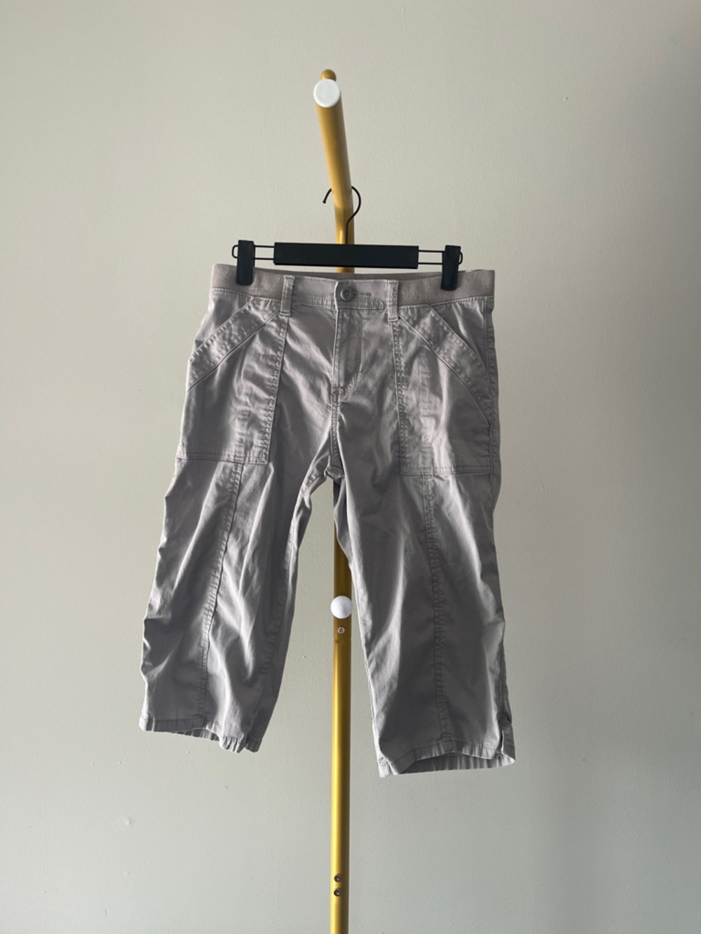 Lee Relaxed Fit Gray Cargo Capris